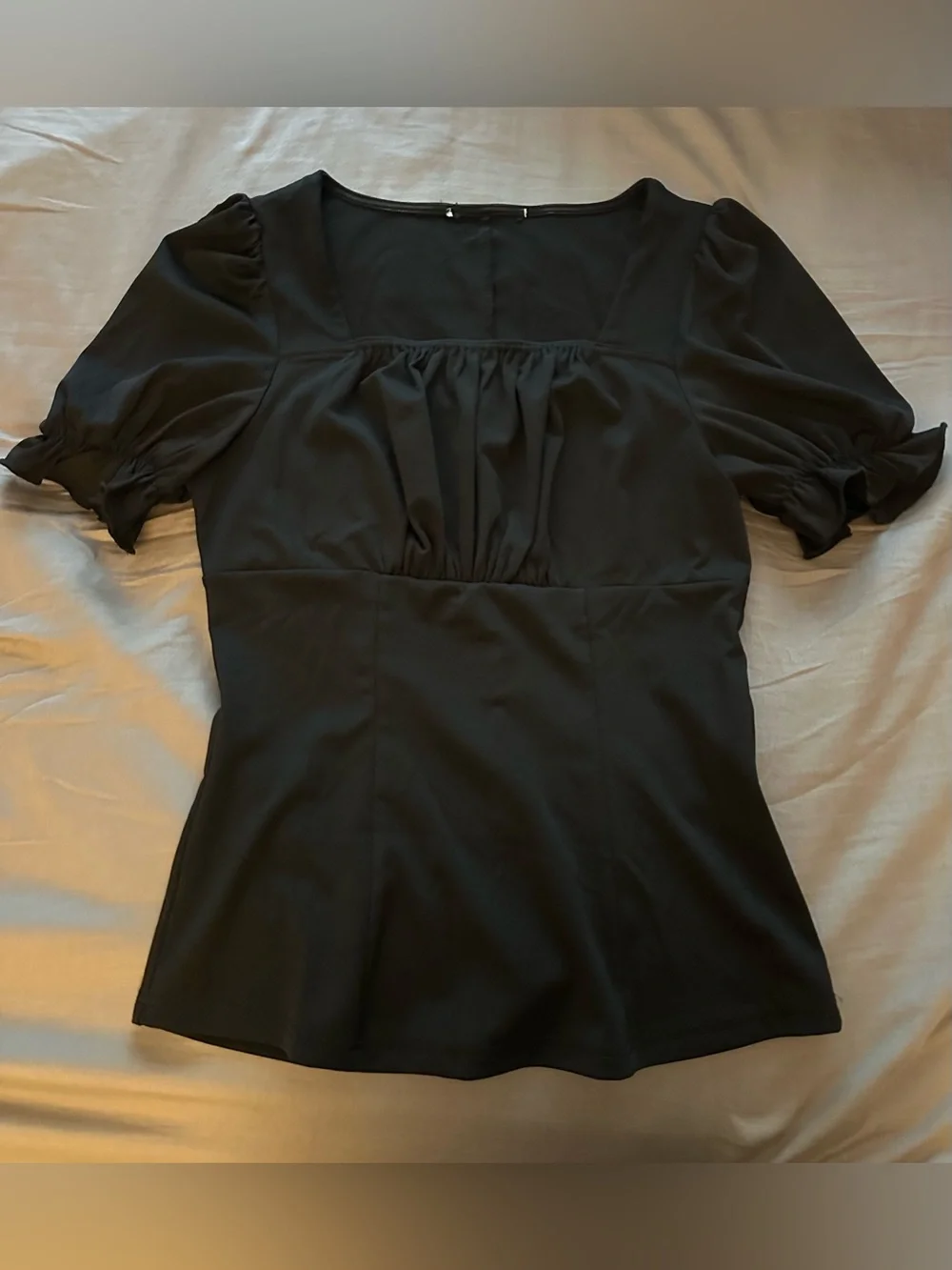 Black puff sleeve Renaissance-style top - Picture 1 of 6